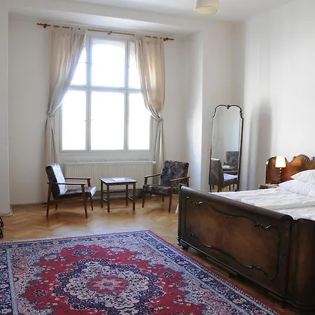 Large Sleeps Up To 10 M4a Apartment
