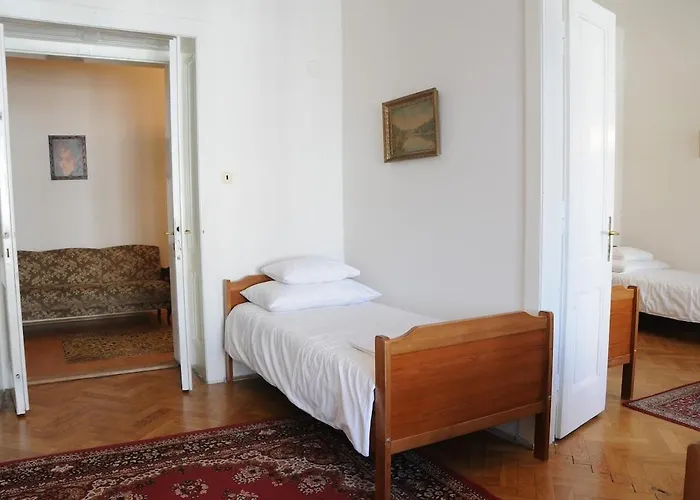 Appartamento Large Sleeps Up To 10 M4a *