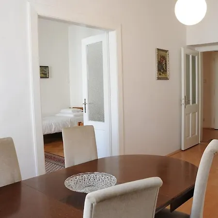 Apartmán Large Sleeps Up To 10 M4a