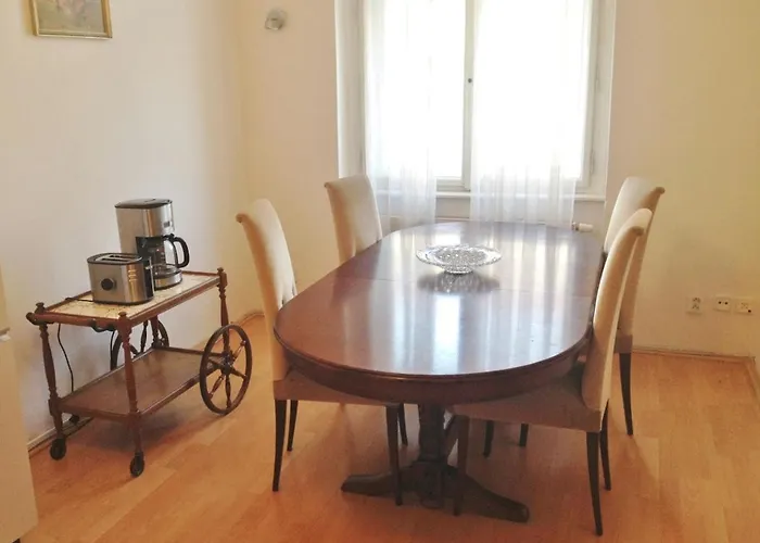 Appartement Large Sleeps Up To 10 M4a Prague