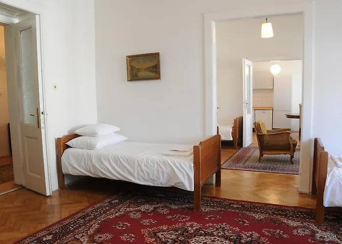 Appartement Large Sleeps Up To 10 M4a Prague